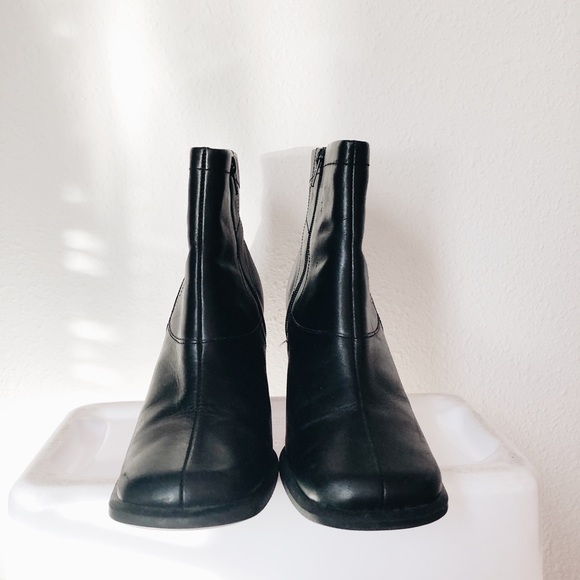 lightly worn, locally thrifted, “70’s” style boots - Picture 2 of 3